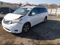 2011 Toyota Sienna — photo 2 of 16 | VIN 5TDKK3DC3BS106872
