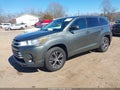 2017 Toyota Highlander — photo 2 of 16 | VIN 5TDBZRFH8HS423871