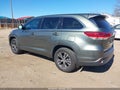 2017 Toyota Highlander — photo 3 of 16 | VIN 5TDBZRFH8HS423871