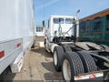 2000 Freightliner Conventional — photo 3 of 15 | VIN 1FUYZCXBXYHG18761