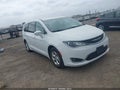 2018 Chrysler Pacifica — photo 1 of 17 | VIN 2C4RC1H78JR332958