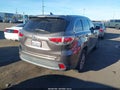 Photo 13 of 17 — 2015 Toyota Highlander