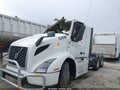 Photo 2 of 14 — 2020 Volvo VNR