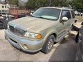 Photo 2 of 10 — 1998 Lincoln Navigator