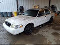 2006 Ford Crown Victoria — photo 2 of 17 | VIN 2FAFP71W36X117671