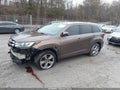 Photo 2 of 16 — 2017 Toyota Highlander