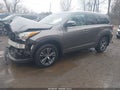 Photo 2 of 17 — 2016 Toyota Highlander