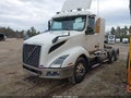 Photo 2 of 18 — 2020 Volvo VNL