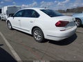 2017 Volkswagen Passat — photo 3 of 11 | VIN 1VWAT7A35HC017915