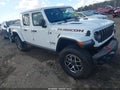 Photo 1 of 17 — 2026 Jeep Gladiator