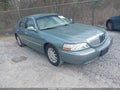Photo 1 of 16 — 2006 Lincoln Town Car