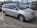 2004 Toyota Sienna — photo 1 of 11 | VIN 5TDZA22C84S040921