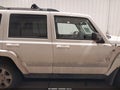 Photo 13 of 17 — 2006 Jeep Commander