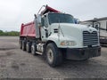 Photo 1 of 16 — 2006 Mack 600 Rd600