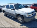 2002 Chevrolet Avalanche — photo 1 of 11 | VIN 3GNEK13T82G171368