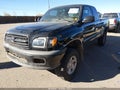 2000 Toyota Tundra — photo 2 of 11 | VIN 5TBBT4411YS106128