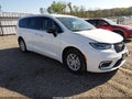 2025 Chrysler Pacifica — photo 1 of 18 | VIN 2C4RC1BG1SR579345