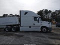 Photo 15 of 22 — 2018 Freightliner Cascadia 125