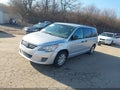 2011 Volkswagen Routan — photo 2 of 12 | VIN 2V4RW4DG1BR805217