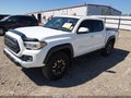 2017 Toyota Tacoma — photo 2 of 22 | VIN 3TMCZ5AN1HM094571