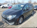 2017 Chrysler Pacifica — photo 2 of 18 | VIN 2C4RC1BG6HR565854