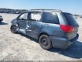 2010 Toyota Sienna — photo 3 of 15 | VIN 5TDKK4CC5AS304665