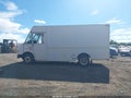 2007 Freightliner Chassis — photo 14 of 16 | VIN 4UZAANBW17CY11794