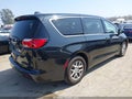 2017 Chrysler Pacifica — photo 4 of 16 | VIN 2C4RC1DGXHR501958