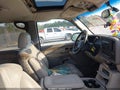 2000 Chevrolet Suburban 1500 — photo 5 of 10 | VIN 3GNEC16T2YG115136