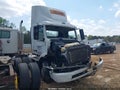 Photo 1 of 15 — 2019 Volvo VNR
