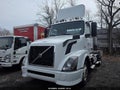 Photo 1 of 9 — 2016 Volvo VN