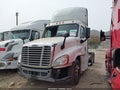 Photo 2 of 19 — 2017 Freightliner Cascadia 125