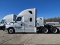Photo 14 of 19 — 2019 Freightliner New Cascadia 126