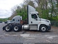 Photo 13 of 16 — 2018 Freightliner Cascadia 125