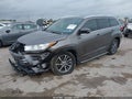 Photo 2 of 16 — 2017 Toyota Highlander