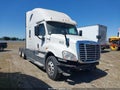 Photo 1 of 15 — 2016 Freightliner Cascadia 125