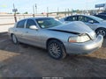 Photo 1 of 16 — 2005 Lincoln Town Car