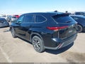 Photo 3 of 16 — 2022 Toyota Highlander