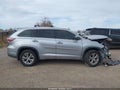 Photo 14 of 17 — 2015 Toyota Highlander