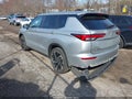 Photo 3 of 17 — 2022 Mitsubishi Outlander
