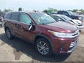 Photo 1 of 10 — 2019 Toyota Highlander
