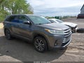 Photo 1 of 11 — 2018 Toyota Highlander