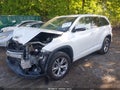 Photo 2 of 16 — 2015 Toyota Highlander