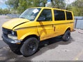 2004 Chevrolet Astro — photo 2 of 16 | VIN 1GNEL19X04B112575