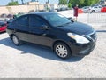 Photo 1 of 16 — 2017 Nissan Versa