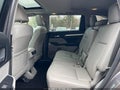 2017 Toyota Highlander — photo 8 of 10 | VIN 5TDJZRFH3HS476781
