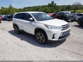 Photo 1 of 16 — 2019 Toyota Highlander