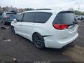 Photo 3 of 17 — 2018 Chrysler Pacifica
