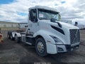 Photo 1 of 16 — 2019 Volvo VNL