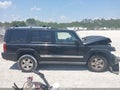 Photo 13 of 16 — 2006 Jeep Commander